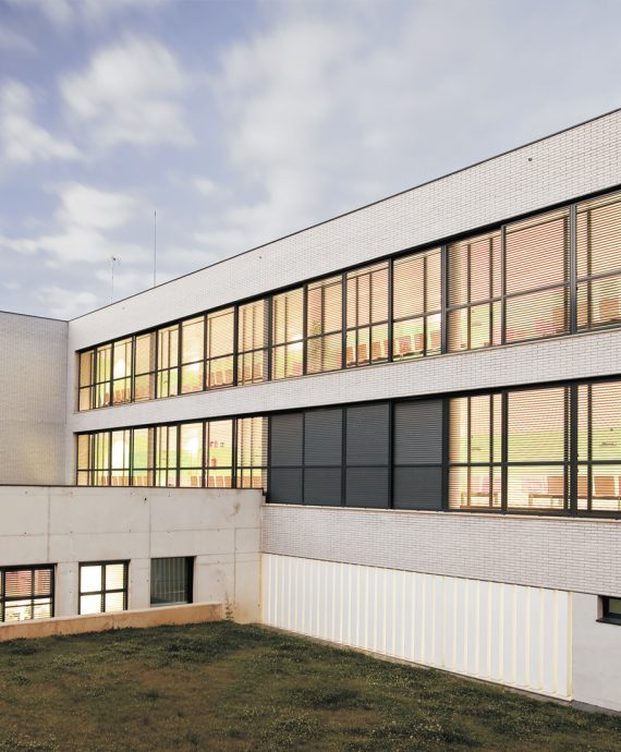 Sistema de ventanas abisagradas COR 60